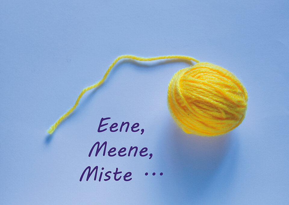 Gelbes Wollknäuel, darunter Text: Eene, Meene, Miste ...