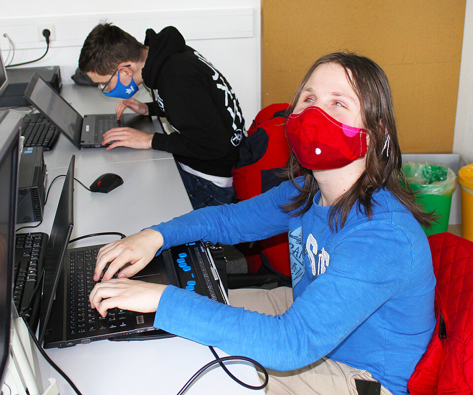 Schüler beim Lernen am Computer