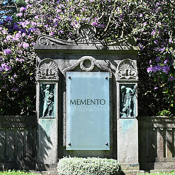 MEMENTO II, rechts