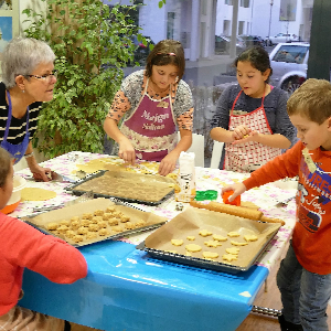 Pllätzchen backen mit Kindern zur Weihnachtszeit