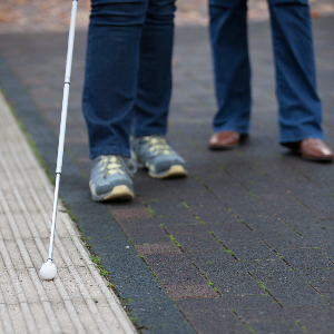Der Blindenlangstock ist das Herzstück für den Bereich "Orientierung und Mobilität".