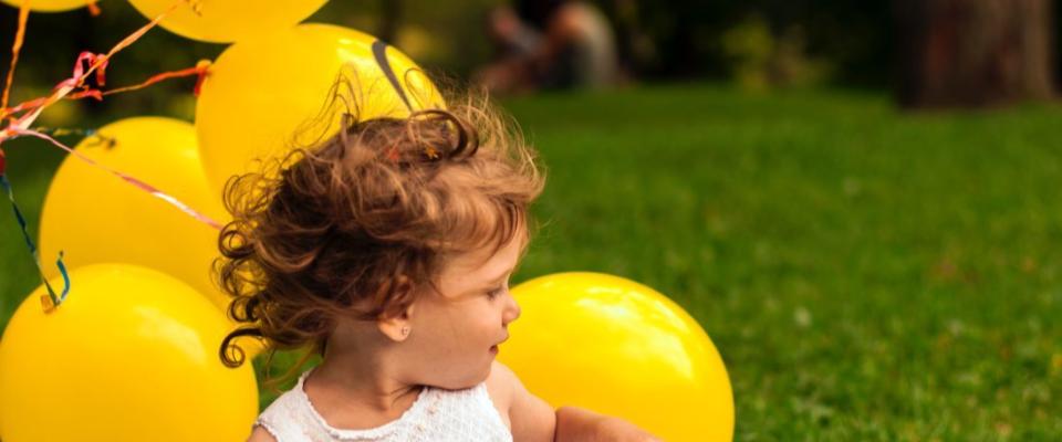 Mädchen mit Luftballons