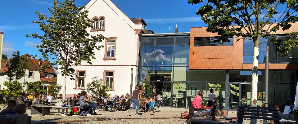 Grillfest vor dem Stadtteilhaus Ober-Ingelheim